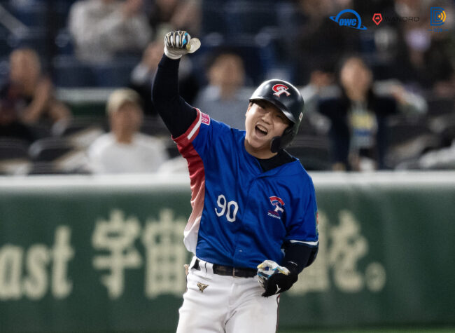 Premier 12 世界 12 強棒球賽 / 江坤宇雙安三打點、潘傑楷全壘打助中華隊8 : 2 擊敗美國