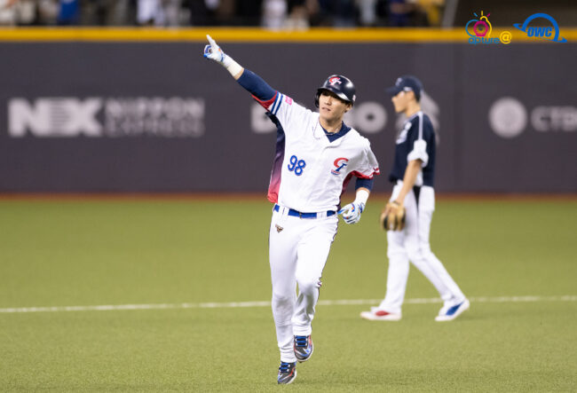 Premier 12 世界 12 強棒球賽預賽 /  陳晨威生涯首滿貫砲、林昱珉 4.2 局好投助中華隊先取一勝