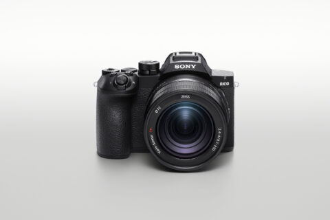 Sony 正式推出 RX10 V 2,010 萬像素一體成型機，提供 30 fps 連拍，24–600 mm 變焦拍攝