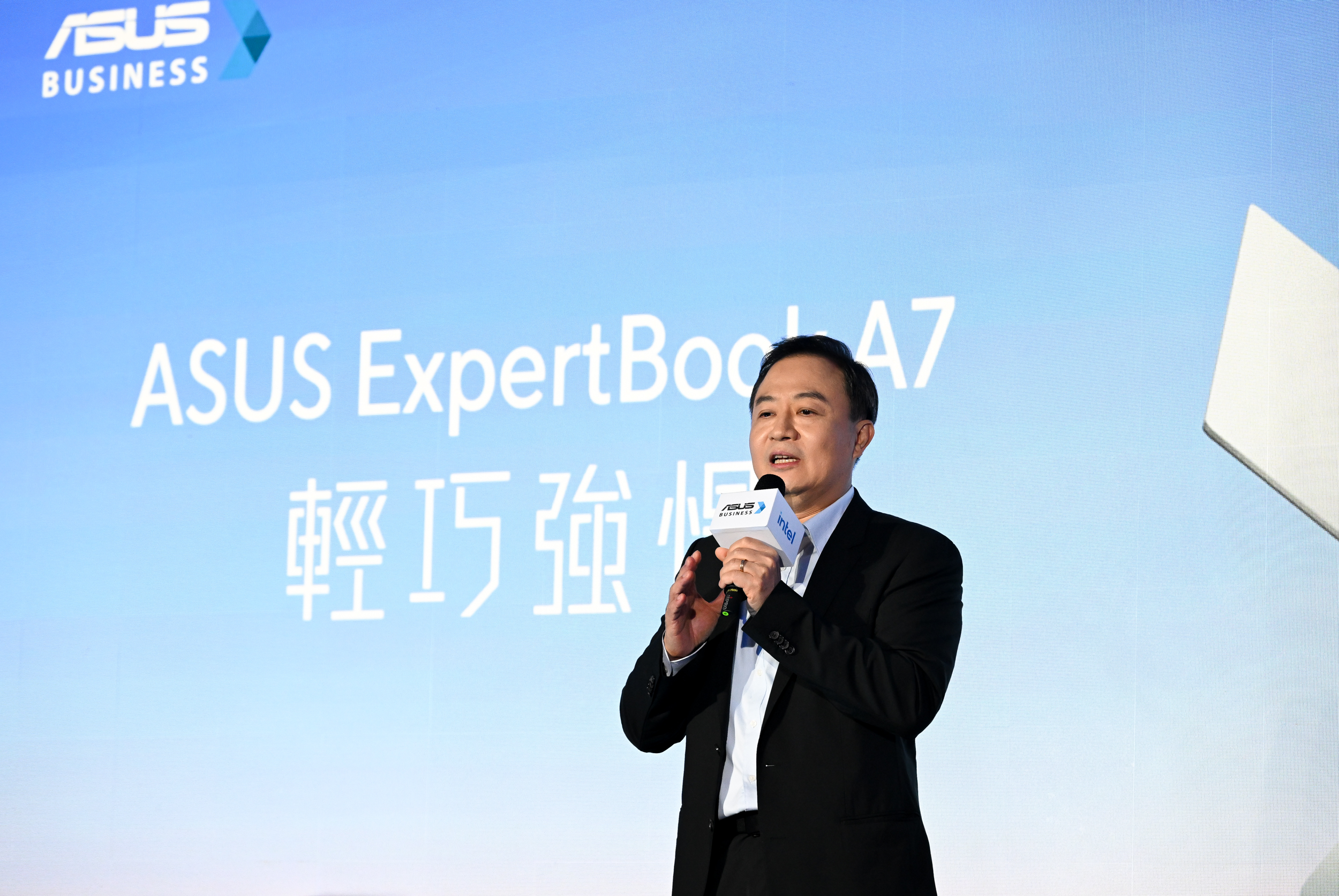華碩聯合科技系統事業總經理廖逸翔 華碩今(27)日在台發表 Asus ExpertBook A7,圖為華碩聯合科技系統事業總經理廖逸翔致詞一景,攝影:王建鑫 / Capture At Media 蓋艾傳媒