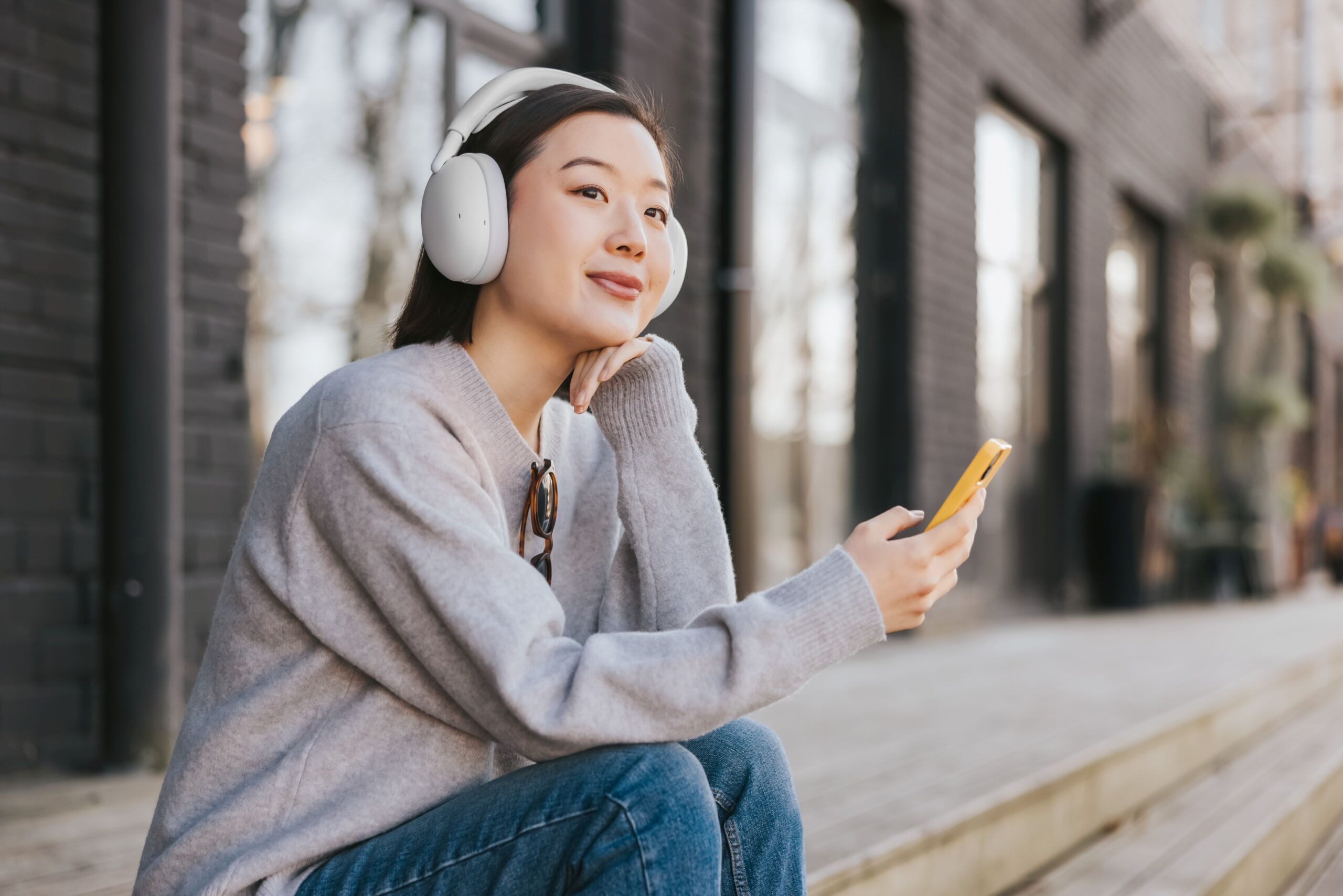 全新 Zone Vibe Pro無線耳罩式耳機麥克風